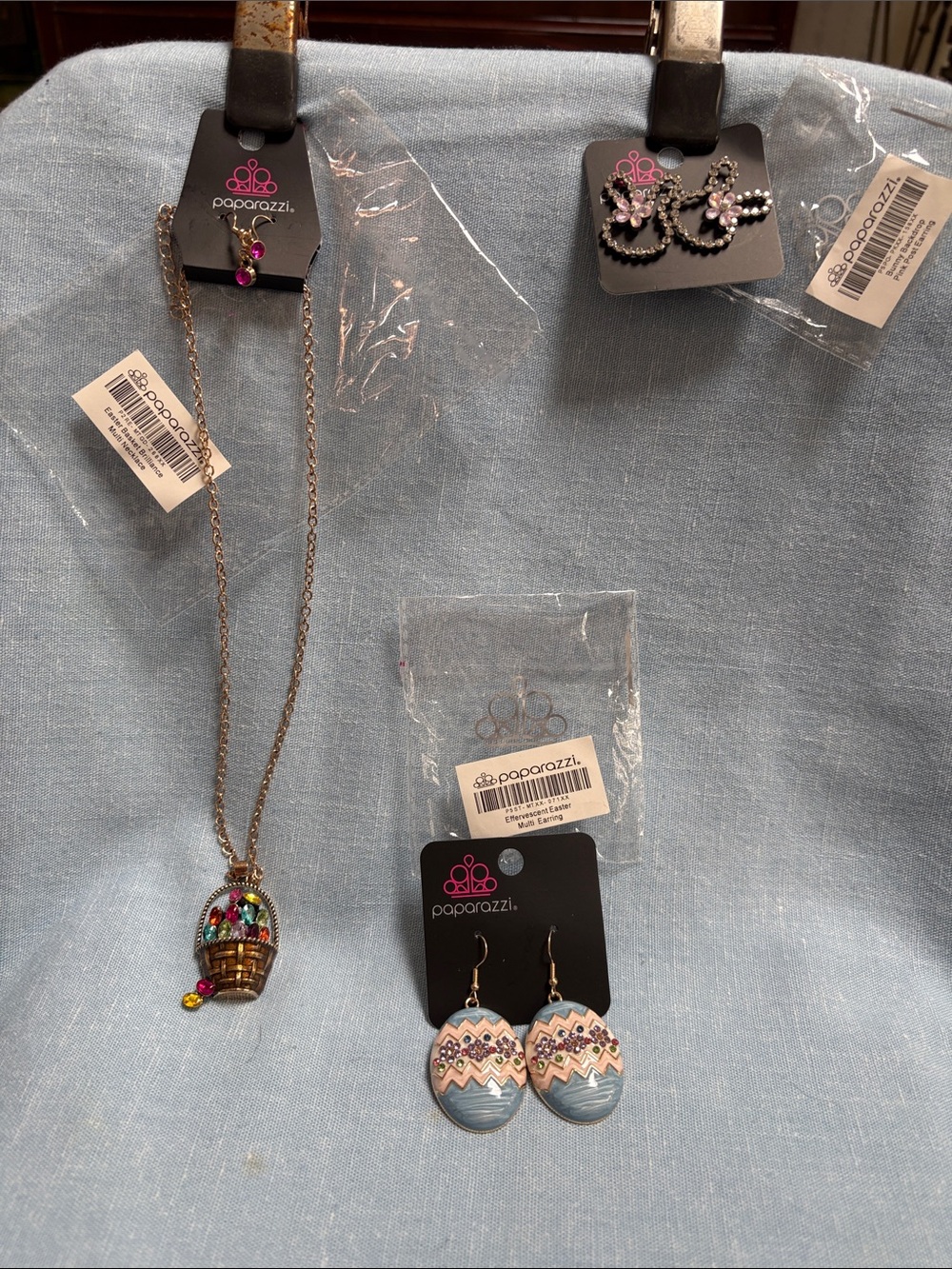 Accessories - Earrings/Necklace